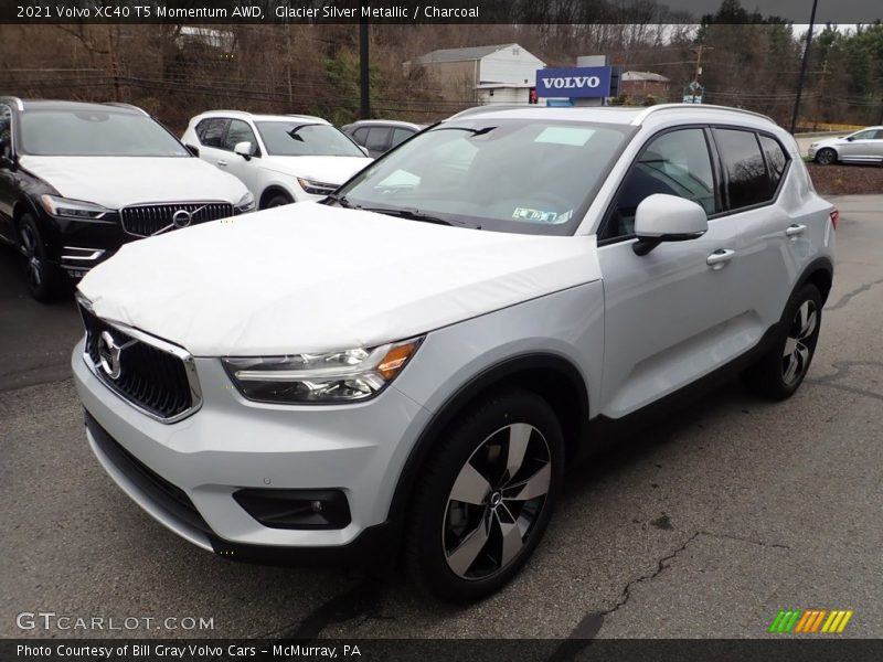 Glacier Silver Metallic / Charcoal 2021 Volvo XC40 T5 Momentum AWD