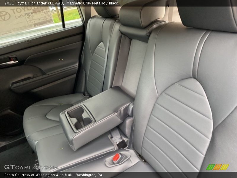 Magnetic Gray Metallic / Black 2021 Toyota Highlander XLE AWD