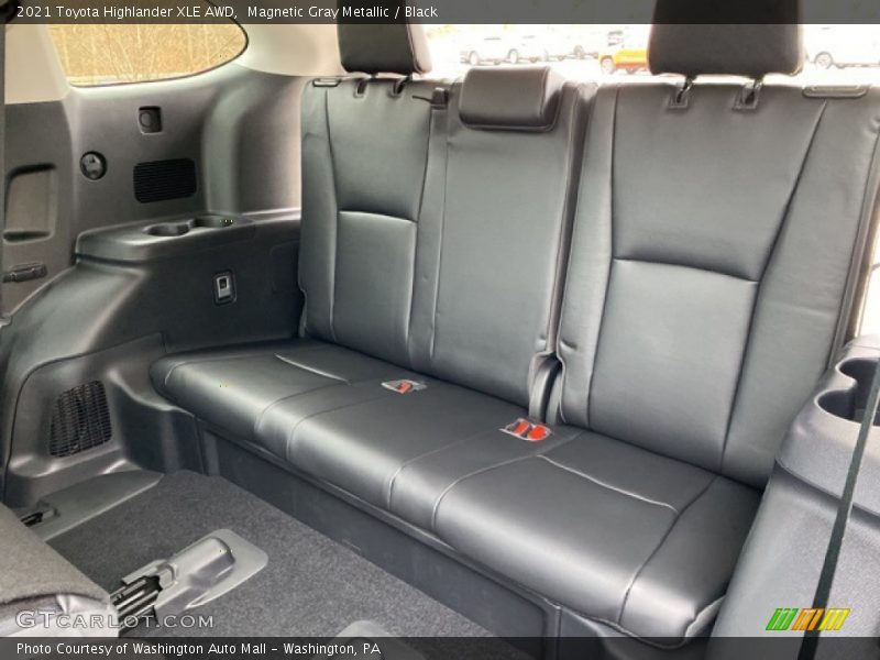 Magnetic Gray Metallic / Black 2021 Toyota Highlander XLE AWD