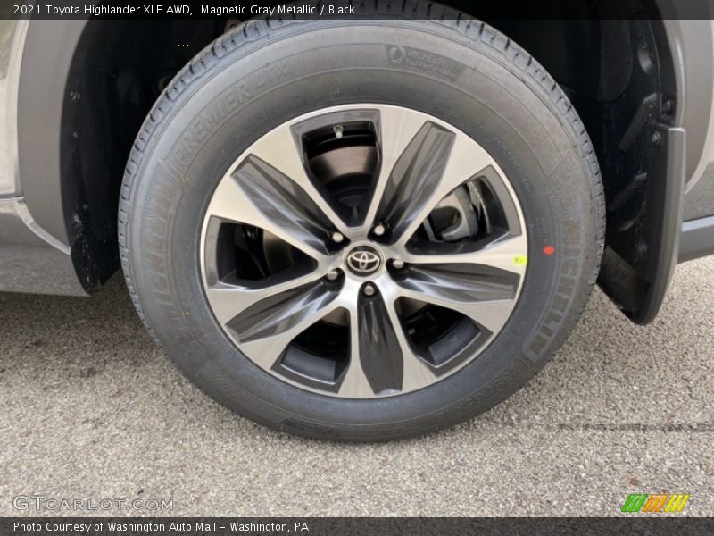 Magnetic Gray Metallic / Black 2021 Toyota Highlander XLE AWD
