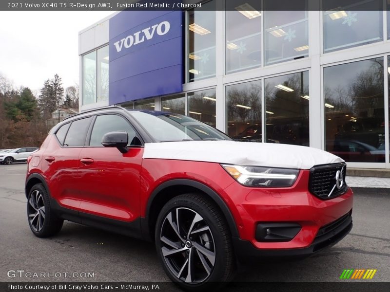 Front 3/4 View of 2021 XC40 T5 R-Design AWD