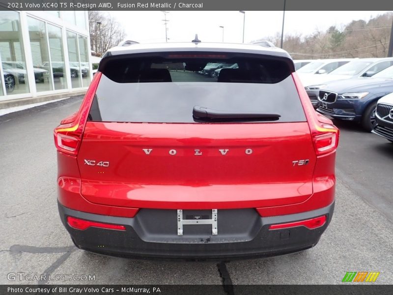 Fusion Red Metallic / Charcoal 2021 Volvo XC40 T5 R-Design AWD