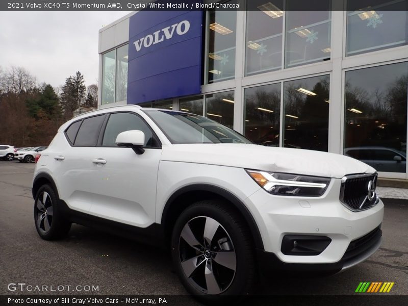 Crystal White Metallic / Blond/Charcoal 2021 Volvo XC40 T5 Momentum AWD