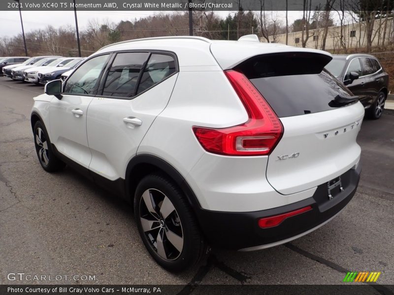 Crystal White Metallic / Blond/Charcoal 2021 Volvo XC40 T5 Momentum AWD