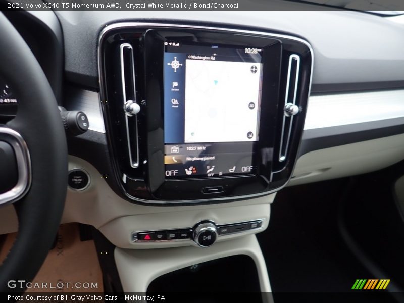Crystal White Metallic / Blond/Charcoal 2021 Volvo XC40 T5 Momentum AWD
