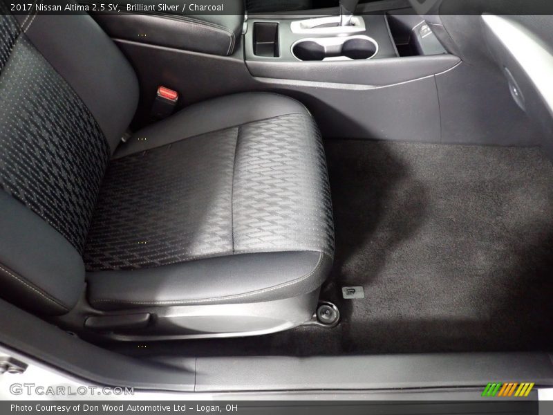Brilliant Silver / Charcoal 2017 Nissan Altima 2.5 SV