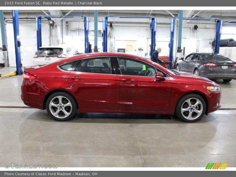 Ruby Red Metallic / Charcoal Black 2015 Ford Fusion SE