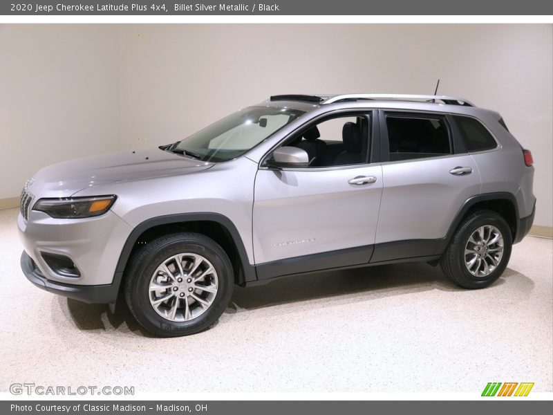 Front 3/4 View of 2020 Cherokee Latitude Plus 4x4