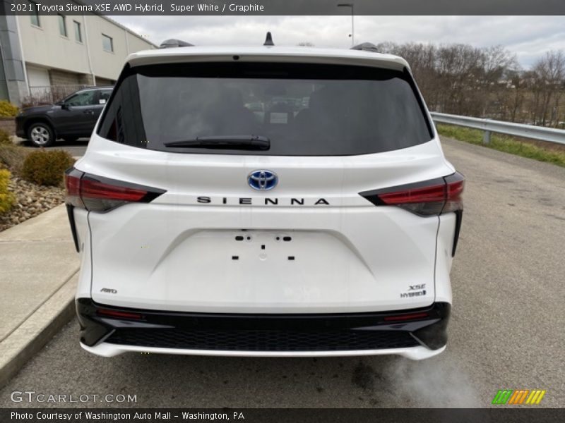 Super White / Graphite 2021 Toyota Sienna XSE AWD Hybrid