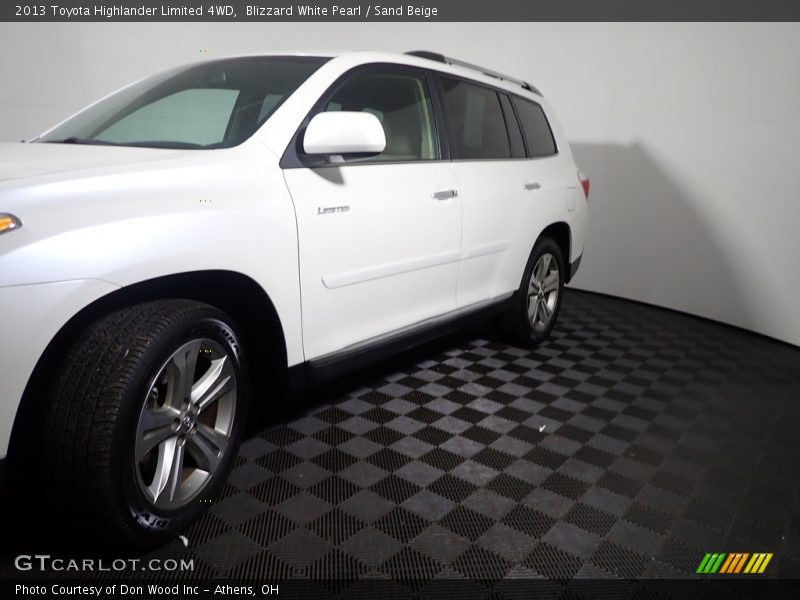 Blizzard White Pearl / Sand Beige 2013 Toyota Highlander Limited 4WD