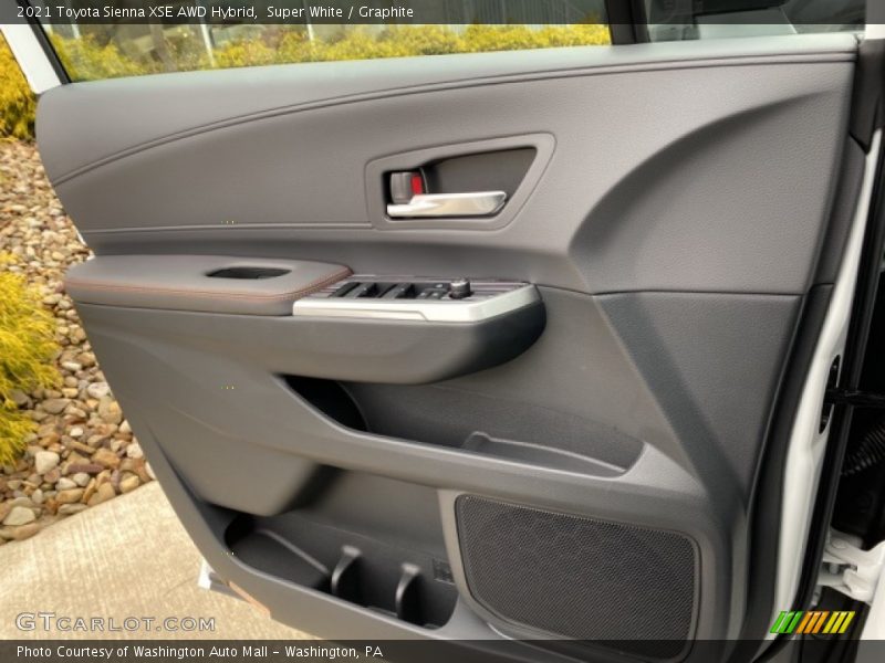 Super White / Graphite 2021 Toyota Sienna XSE AWD Hybrid
