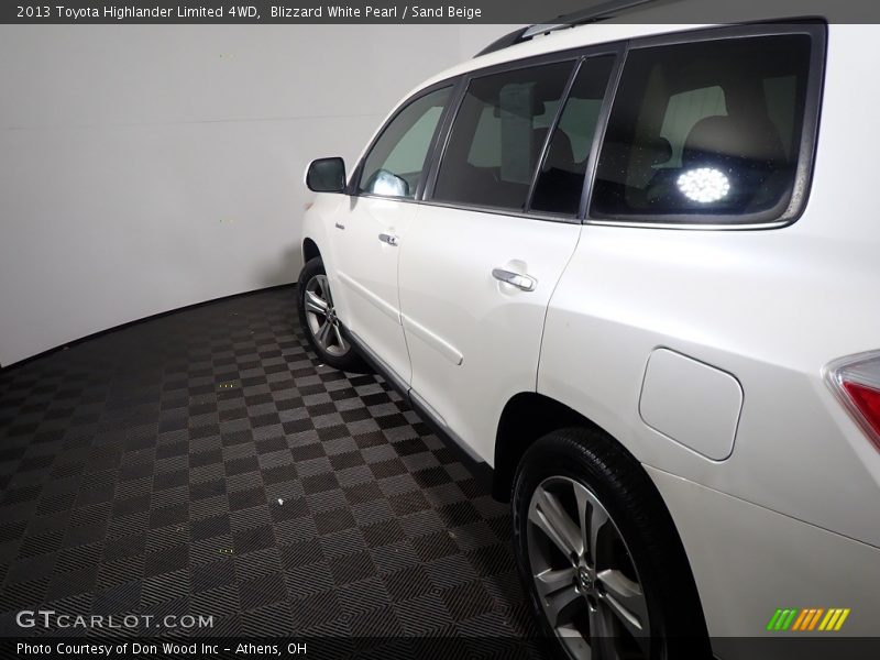 Blizzard White Pearl / Sand Beige 2013 Toyota Highlander Limited 4WD