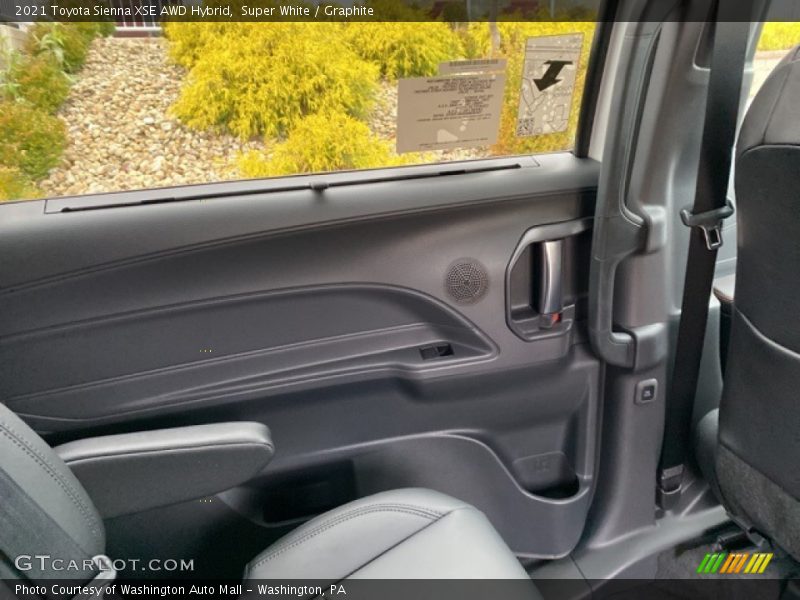 Super White / Graphite 2021 Toyota Sienna XSE AWD Hybrid