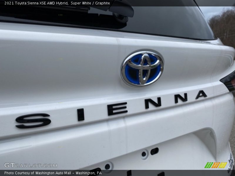 Super White / Graphite 2021 Toyota Sienna XSE AWD Hybrid