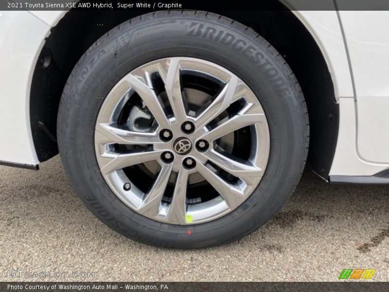 Super White / Graphite 2021 Toyota Sienna XSE AWD Hybrid