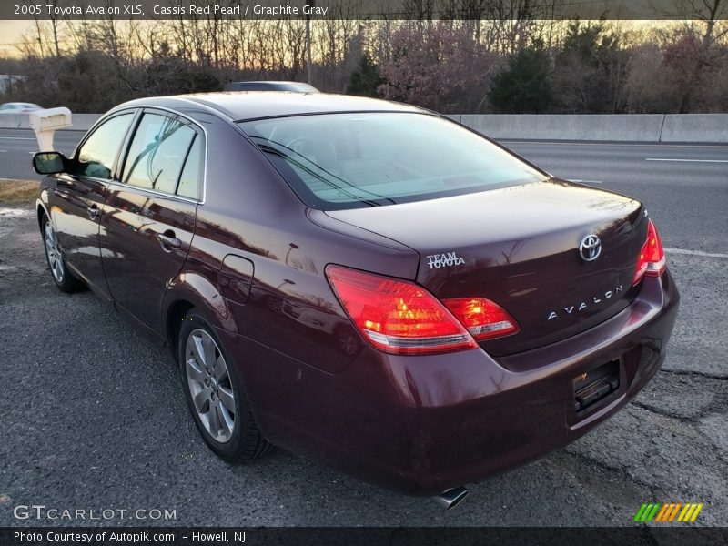 Cassis Red Pearl / Graphite Gray 2005 Toyota Avalon XLS