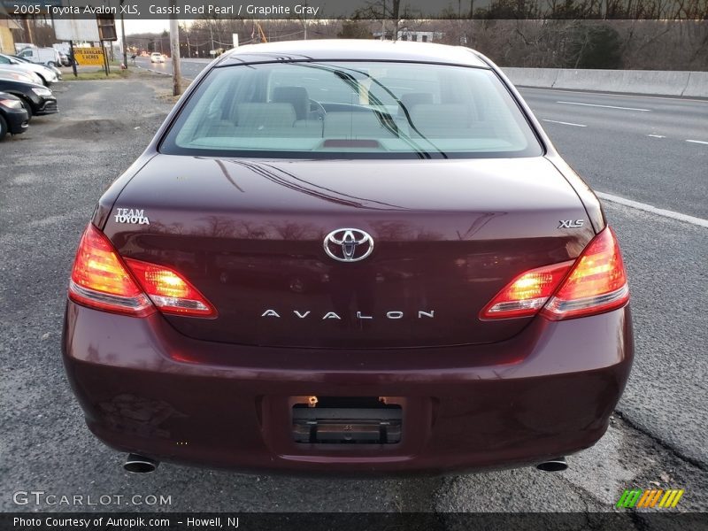 Cassis Red Pearl / Graphite Gray 2005 Toyota Avalon XLS