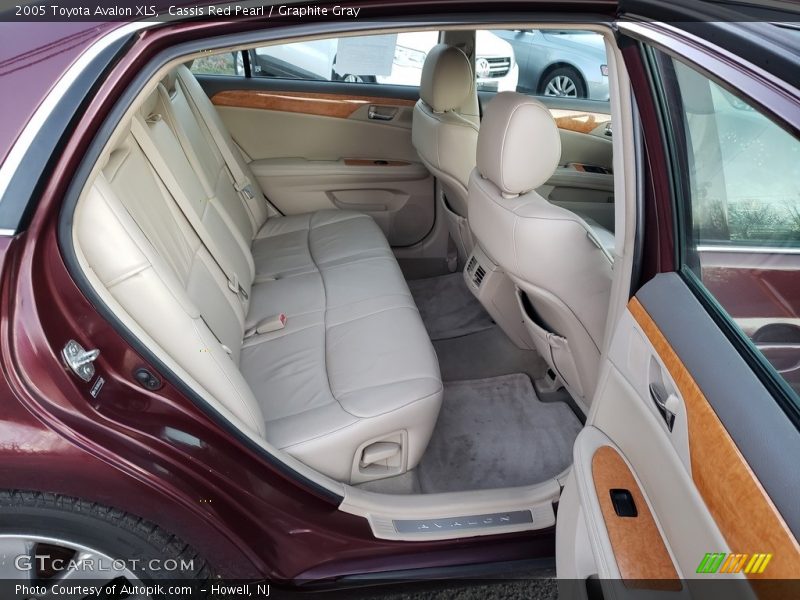 Cassis Red Pearl / Graphite Gray 2005 Toyota Avalon XLS