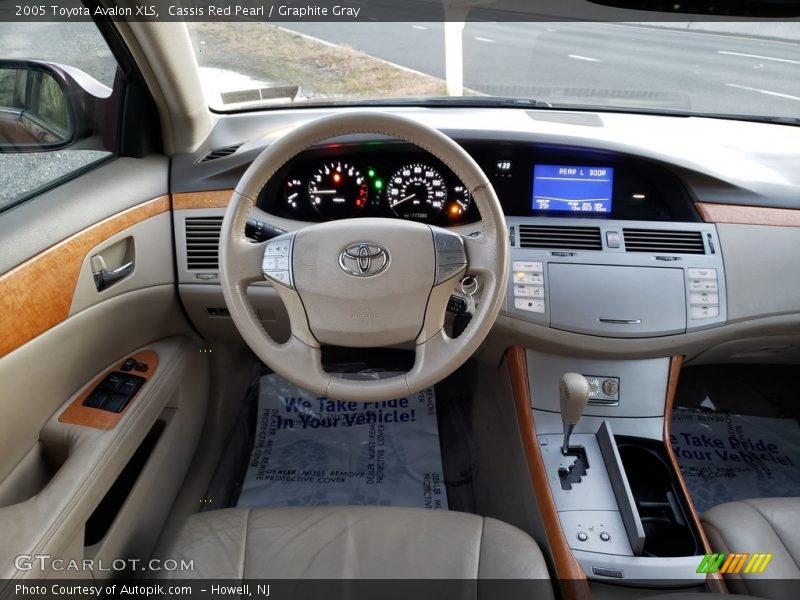 Cassis Red Pearl / Graphite Gray 2005 Toyota Avalon XLS