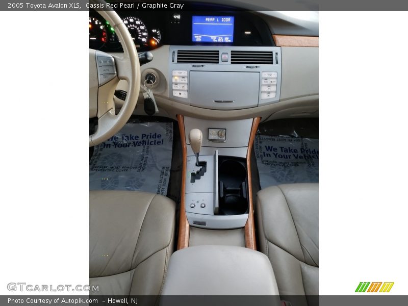 Cassis Red Pearl / Graphite Gray 2005 Toyota Avalon XLS