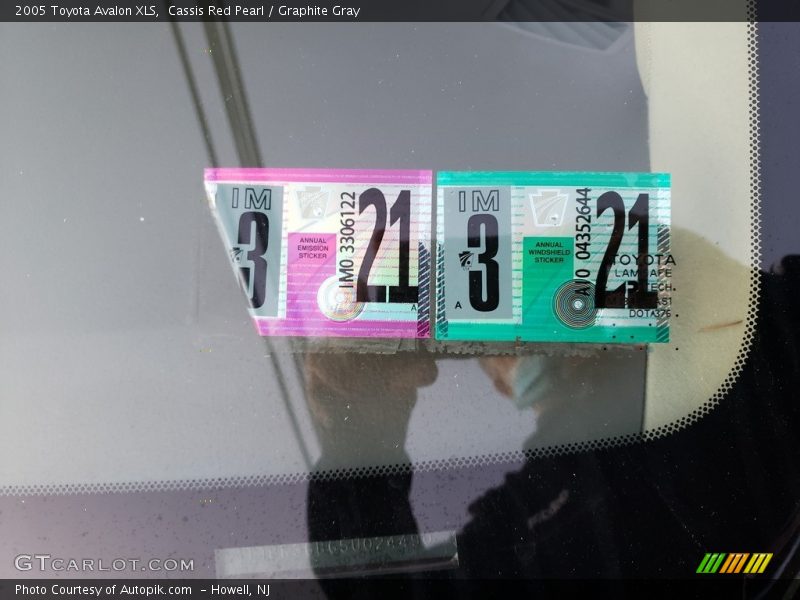 Cassis Red Pearl / Graphite Gray 2005 Toyota Avalon XLS