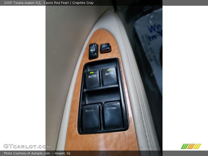 Cassis Red Pearl / Graphite Gray 2005 Toyota Avalon XLS