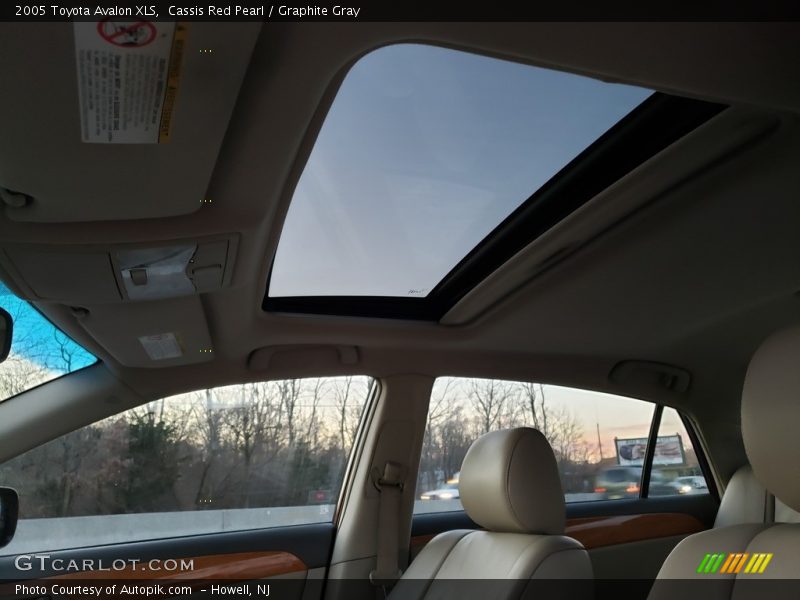 Cassis Red Pearl / Graphite Gray 2005 Toyota Avalon XLS