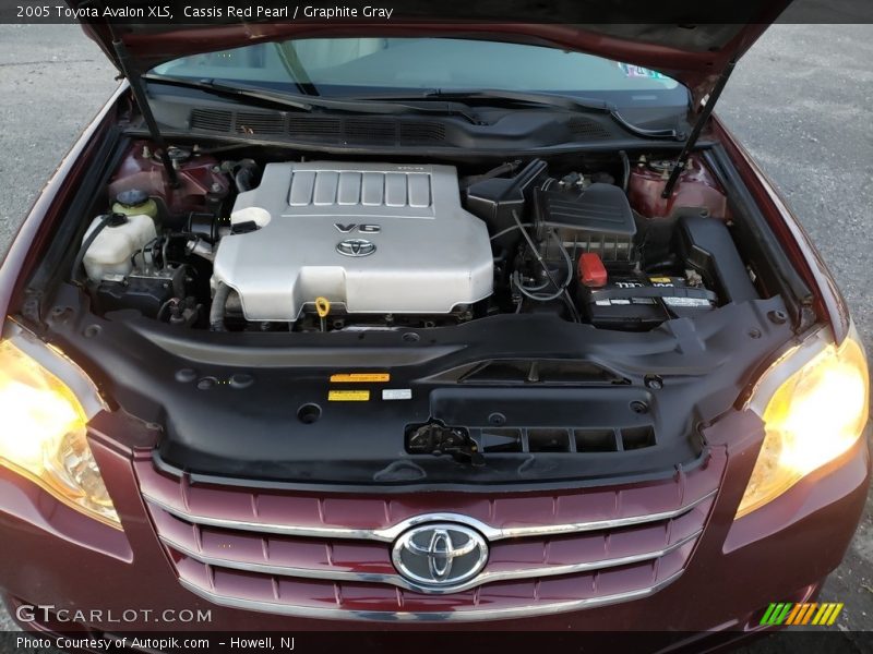 Cassis Red Pearl / Graphite Gray 2005 Toyota Avalon XLS