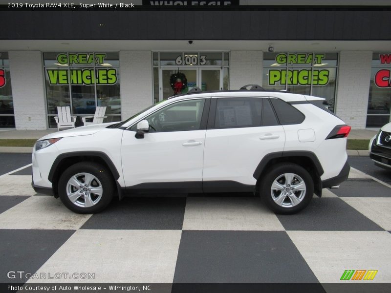 Super White / Black 2019 Toyota RAV4 XLE