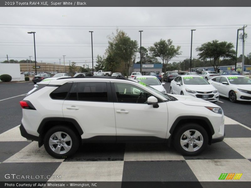 Super White / Black 2019 Toyota RAV4 XLE