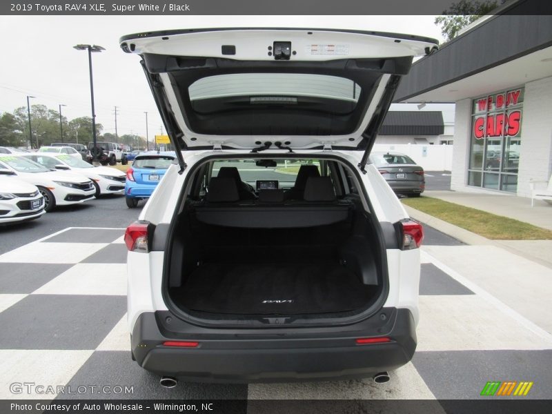Super White / Black 2019 Toyota RAV4 XLE