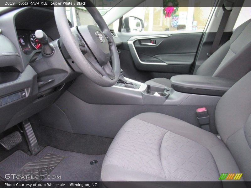 Super White / Black 2019 Toyota RAV4 XLE