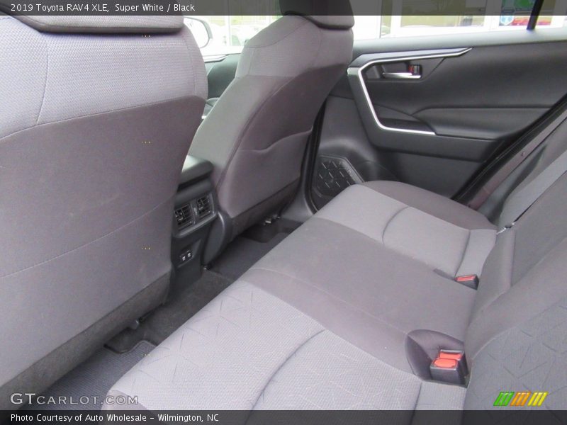 Super White / Black 2019 Toyota RAV4 XLE