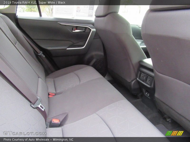 Super White / Black 2019 Toyota RAV4 XLE