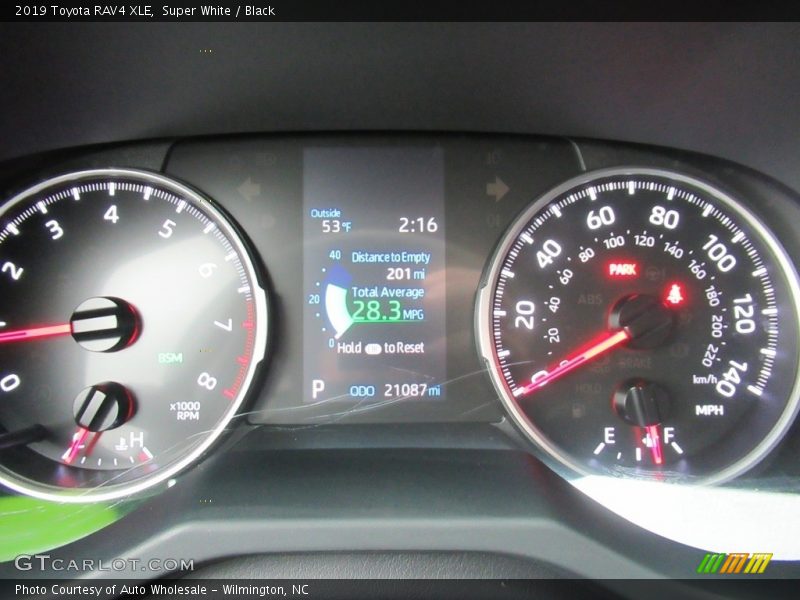 Super White / Black 2019 Toyota RAV4 XLE