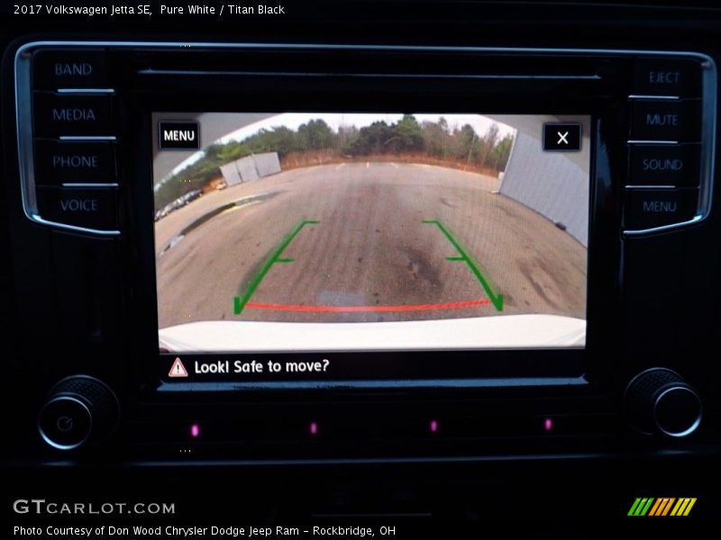 Pure White / Titan Black 2017 Volkswagen Jetta SE