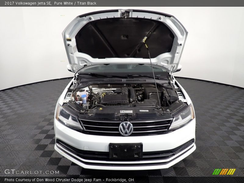 Pure White / Titan Black 2017 Volkswagen Jetta SE