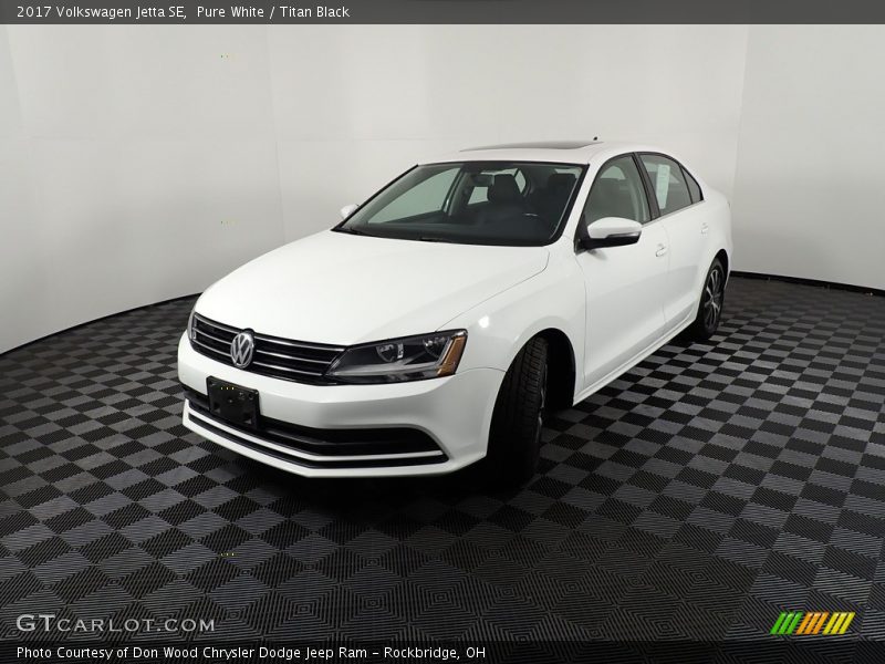 Pure White / Titan Black 2017 Volkswagen Jetta SE
