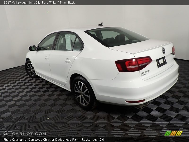 Pure White / Titan Black 2017 Volkswagen Jetta SE