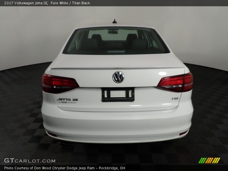 Pure White / Titan Black 2017 Volkswagen Jetta SE