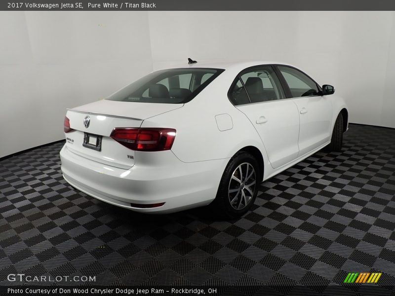 Pure White / Titan Black 2017 Volkswagen Jetta SE