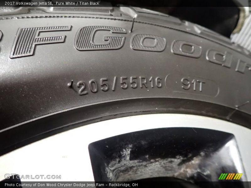 Pure White / Titan Black 2017 Volkswagen Jetta SE