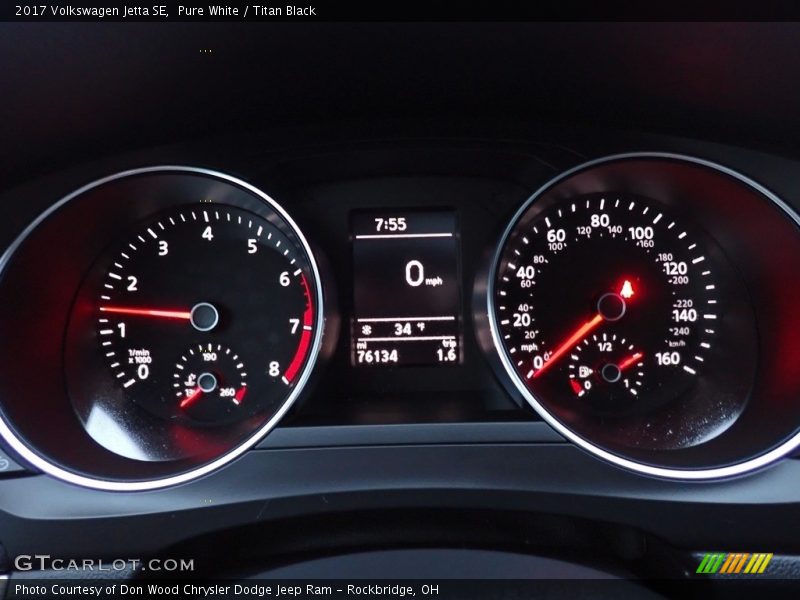 Pure White / Titan Black 2017 Volkswagen Jetta SE