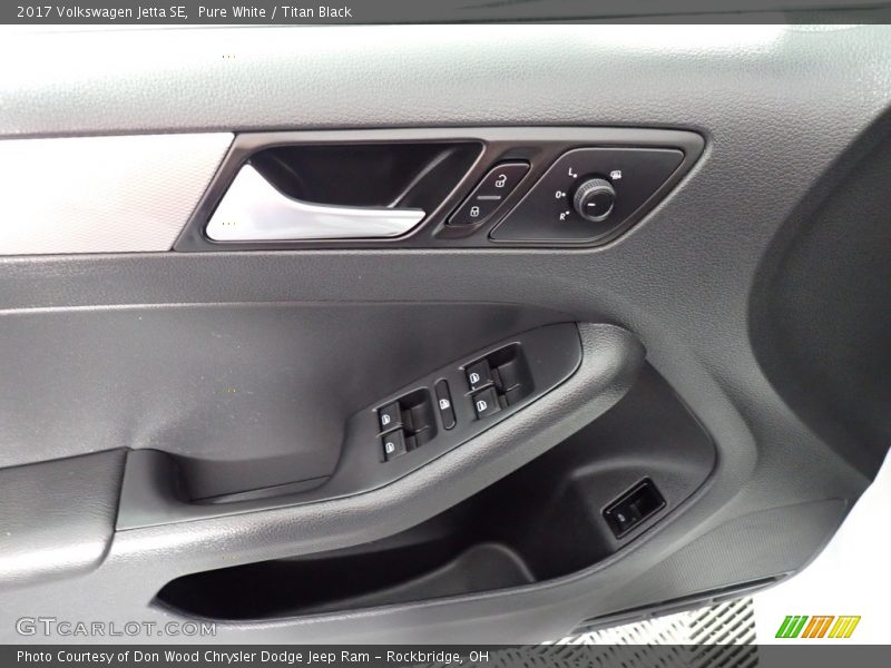 Pure White / Titan Black 2017 Volkswagen Jetta SE