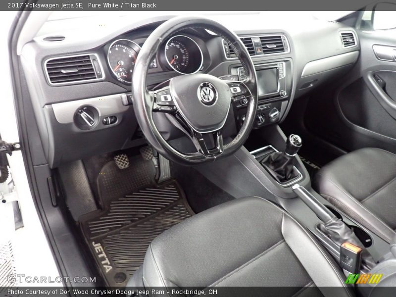 Pure White / Titan Black 2017 Volkswagen Jetta SE