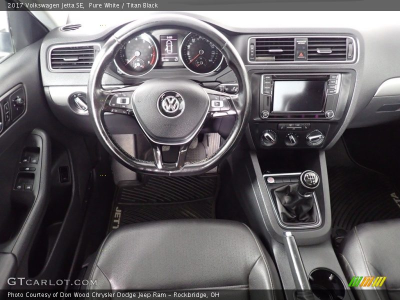 Pure White / Titan Black 2017 Volkswagen Jetta SE