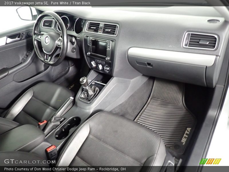 Pure White / Titan Black 2017 Volkswagen Jetta SE