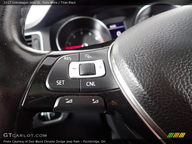 Pure White / Titan Black 2017 Volkswagen Jetta SE