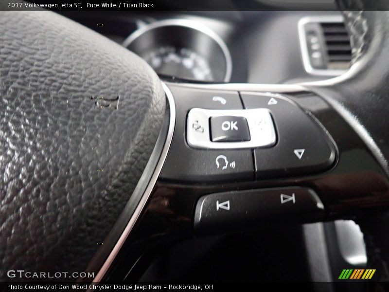 Pure White / Titan Black 2017 Volkswagen Jetta SE