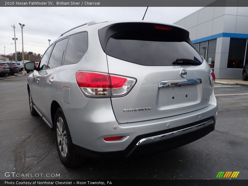 Brilliant Silver / Charcoal 2016 Nissan Pathfinder SV